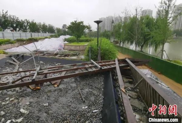 警告处分|秦淮河大坝“肚子”里建餐厅，9名官员被处理！