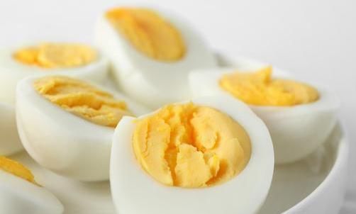  煮出来的鸡|煮鸡蛋只加水煮就错了，多加一味料，鸡蛋更香更嫩，壳一碰就掉