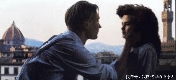 家里|美女继承6亿遗产后,宅在家里80年,很难想象她在别墅里做什么