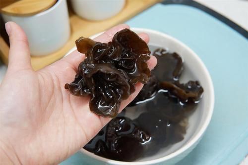 酥脆|它是“人体清道夫”,简单一弄,咸香酥脆,能通血脉还能排浊毒!