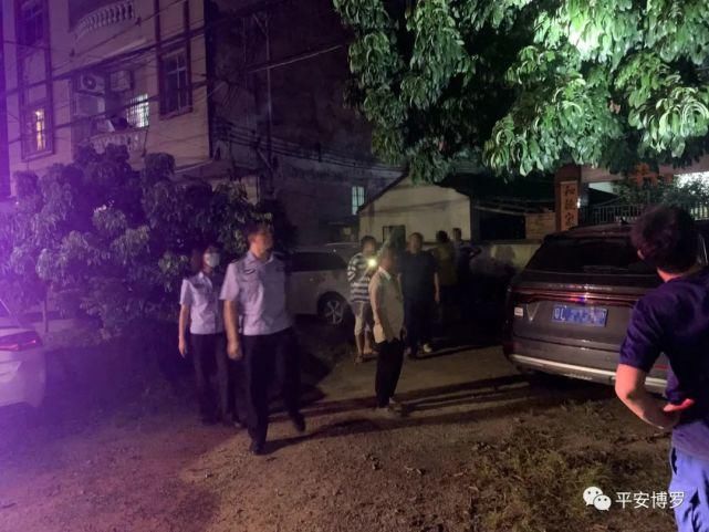 村警|蟒蛇深夜出没 博罗村警协助抓获