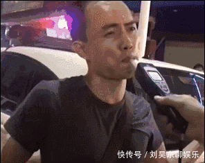 丝袜|妹子,矜持一点,旁边这么多人呢,你穿个丝袜翘个二郎腿不好吧