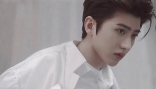 周震南|同样是C位,为何李汶翰周震南出道多年,却比不过同期的蔡徐坤?