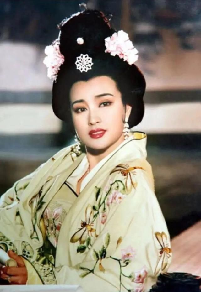 武则天|《武则天》《康熙王朝》中一代美人逝世，带走了国产古装剧的审美