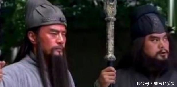要跟关羽|庞德为何死战关羽？临死大骂刘备是庸才？他其实是在替2个人出气