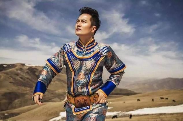  实力|星光大道冠军，实力不输凤凰传奇，如今事业惨淡，直播百人观看