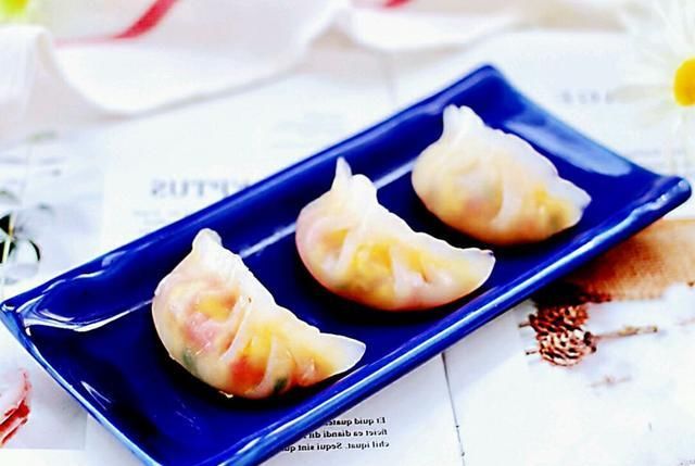 包好|用西红柿包饺子,看酒店厨师怎么操作,简单几下就包好,好吃