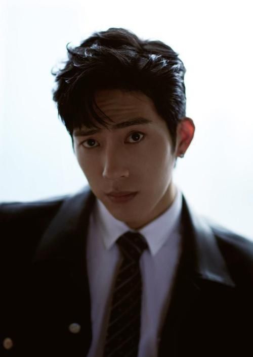  包围|看井柏然才知道，男生化“全包围眼线”多迷人，谁看了不心动？