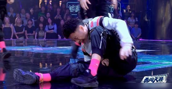  大比分|肖杰三人组大比分获胜，主题有点偏离，王一博表情变化戳中笑点