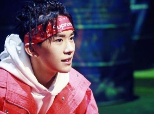  故意|《街舞》空降神秘嘉宾，和张艺兴太熟，小羊变身“小狐狸”故意叫错名