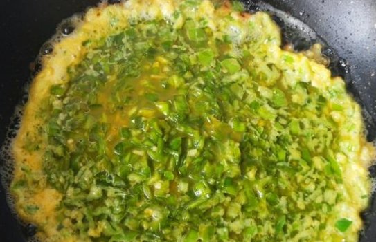  好吃|这才是青椒最好吃的做法，和鸡蛋一炒，营养美味，还特别下饭，香