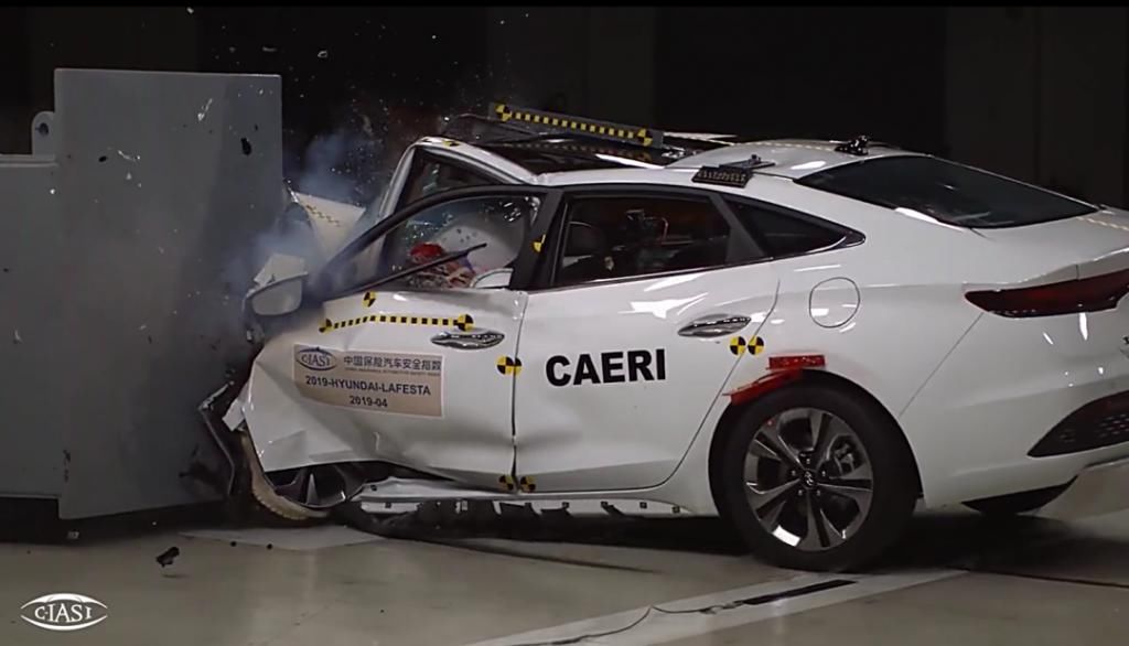  事故|A柱弯曲状况重现，菲斯塔上演真实版25%偏置碰撞