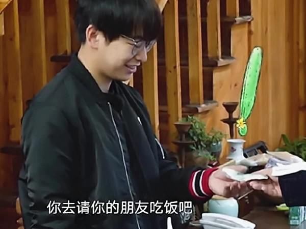  何炅|《向往的生活》史上“最不受欢迎”的嘉宾，黄磊拒绝做饭，何炅直接给钱撵人