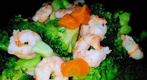  西兰花|西兰花被称为“蔬菜皇冠”，可你知道怎么烹饪，才能保留营养吗？