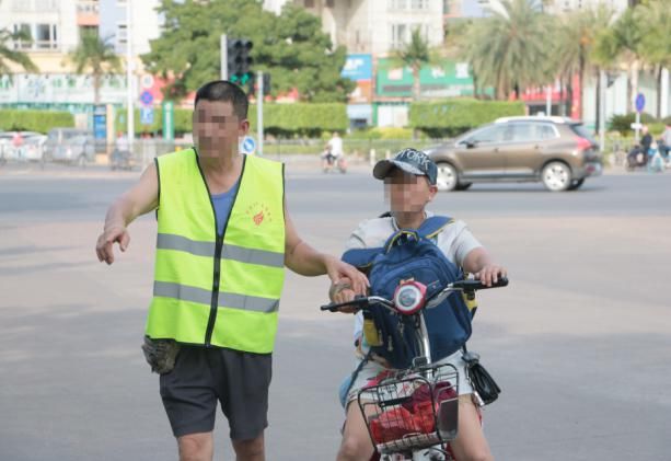 遵守交通|【创文进行时】为文明护航，他们一直在“路上”！