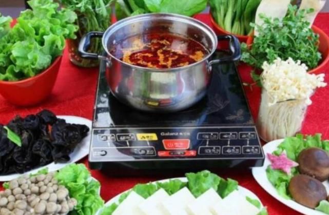  吃火锅|吃火锅时，“垫在肉下面”的青菜能吃吗？不懂的话可能会被人嘲笑