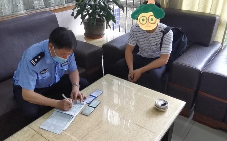  全扣|12分全扣！南海一男子红绿灯前被拦下，只因这个动作……