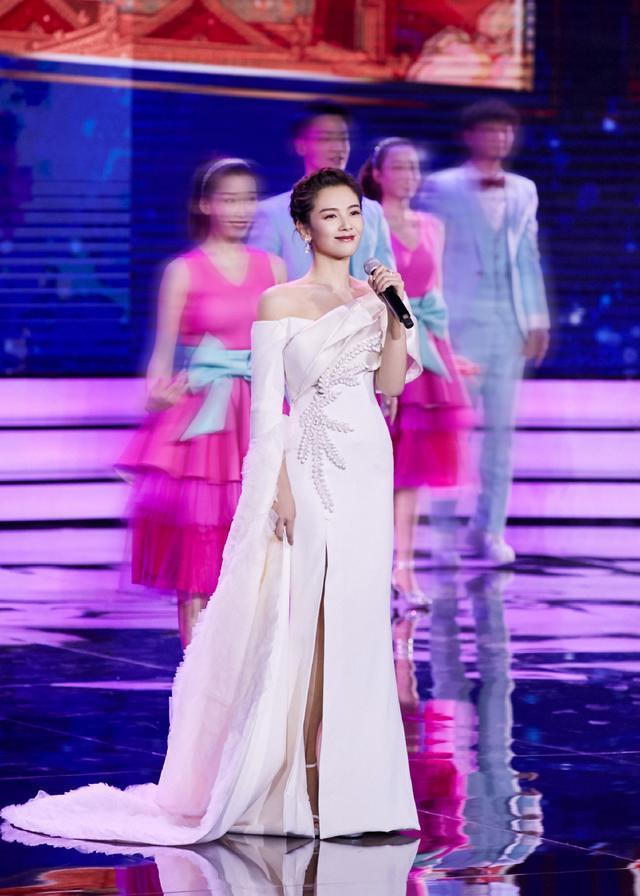  1㎡的100%\＂,\＂i13\＂:\＂雅叔说房|活动造型PK! 刘涛惊艳闫妮气场全开, 热巴的超高鞋跟太累脚