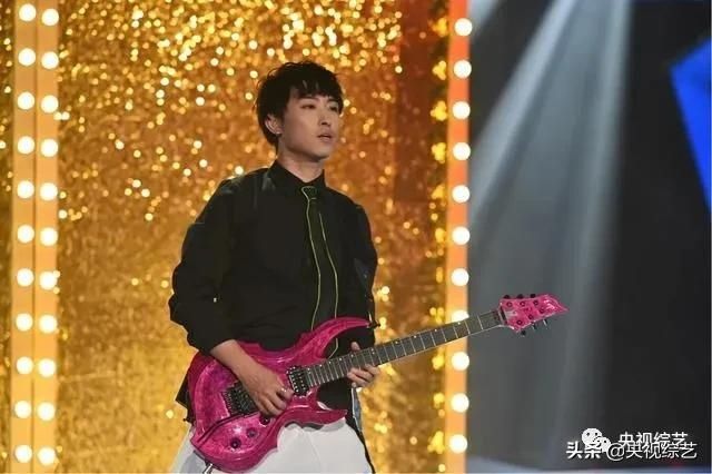  志愿|朱迅、小尼发布电影海报《迅速爱上尼》？