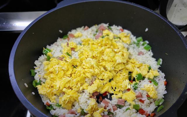 营养|蛋炒饭怎么做好吃?掌握好一点,米饭越吃越香,女儿能吃2碗