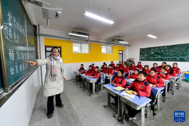 积石山地震灾区学校如期开学