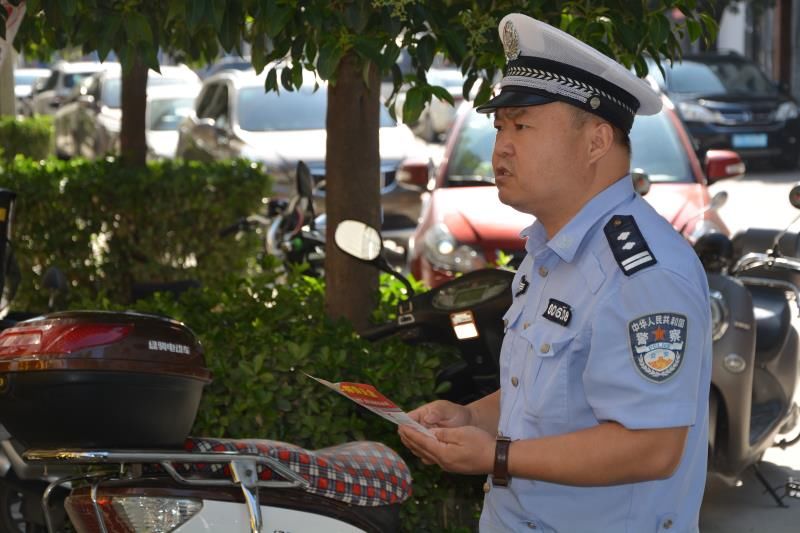 宣传|大荔公安交警走进美团外卖开展“一盔一带”宣传活动