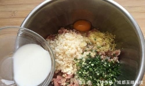  狮子头|教你做狮子头，注意几点才能肥而不腻，入口即化肉香汤鲜