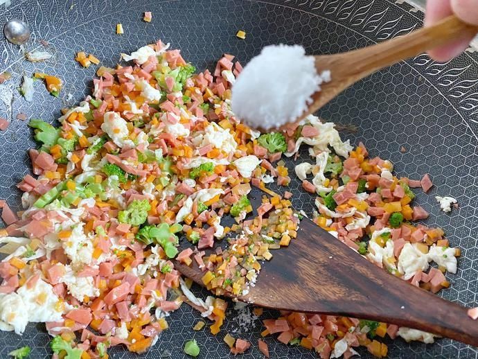  米饭|如何做出粒粒金黄的蛋炒饭？大厨手把手来教你！秘诀其实很简单