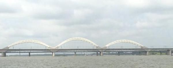  哈尔滨|哈尔滨松花江上漂浮女尸！凌晨公路大桥发生一件事，疑与之有关