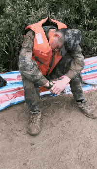 官兵|【青分享】多支部队的7000余名官兵正在第一线参加抗洪抢险任务