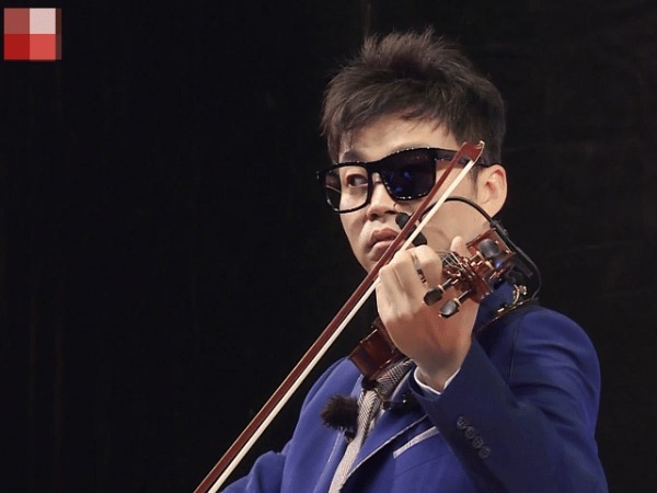  悲凉|当所有人看到王迅在笑的时候，我却看到了一丝悲凉