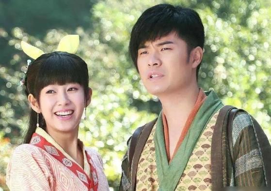  刘海|张子萱的脸崩了？脸越来越长靠刘海掩盖，法令纹太深显老20岁