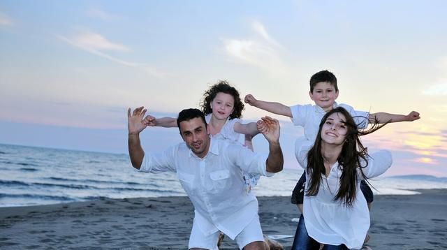 孩子|善良老人生育一儿一女，存款全部留给儿子，女儿不满，众人：难解