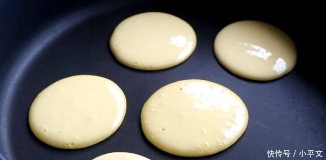 教程|酸奶松饼制作教程,不用烤箱,不用油不用水,蓬松又香软