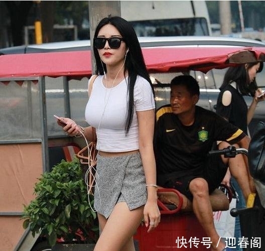  夏季|街拍：夏季服饰白色永远都是主打色，看白色服饰是如何霸占街头的