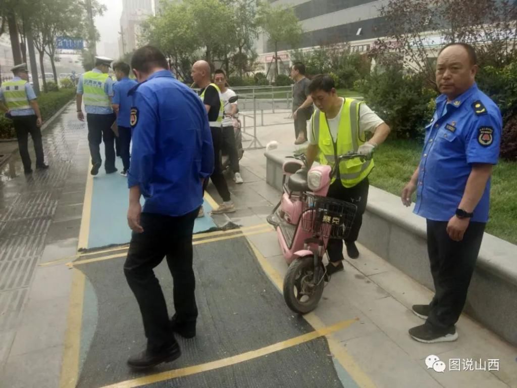 乱停乱放|临汾夜间停车开始重点整治