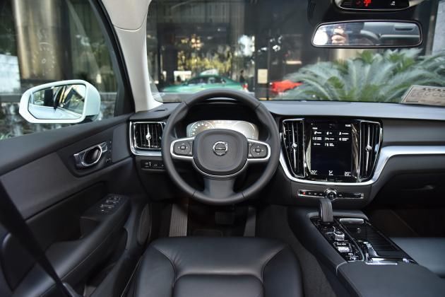 瑟瑟|质感方面一般车比不了！让宝马3系瑟瑟发抖！ 实拍沃尔沃S60