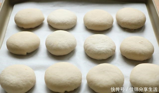 老少皆宜|中式月饼最爱这款,层层酥脆,鲜嫩多汁,做给家人吃,老少皆宜!