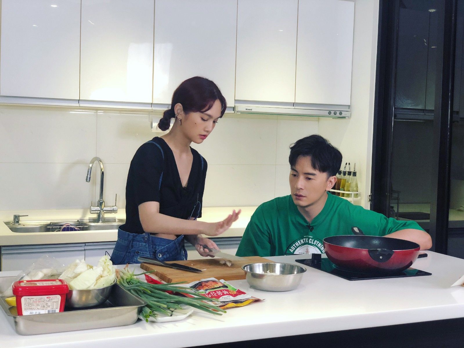  杨丞琳|郑元畅邀杨丞琳挑战下厨 两位“厨艺小白”困难重重