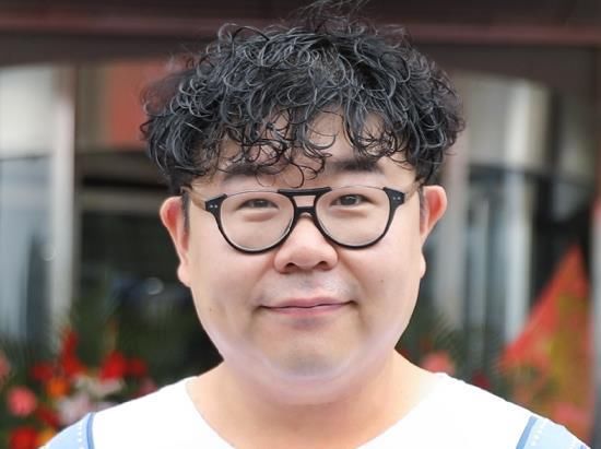 翟潇闻|闫妮搭档翟潇闻演母子，配角阵容很养眼，但看到他我却忍不住想笑