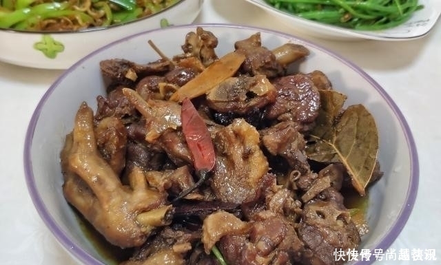 朋友|朋友来吃饭，宝妈花45元做一桌菜，朋友吃撑了，孩子爸却说抠门