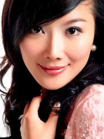  把子|江苏卫视“扛把子”陈怡，30岁隐退留学深造，她如今过得怎么样？