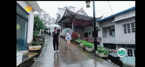  赵丽颖|中餐厅：赵丽颖黄晓明揽客，遭遇滑铁卢，免费送给优惠券居然还被居民嫌弃！