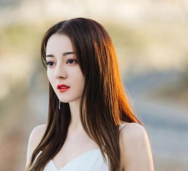  嘉行|嘉行用力捧新人，让杨幂高伟光为新人站台，曾要求热巴出席被拒绝