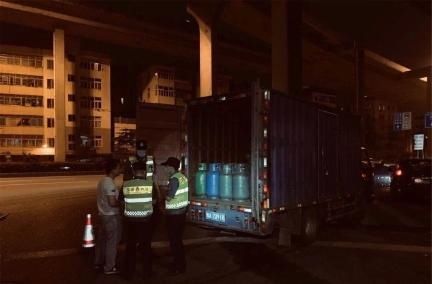  违建|在违建上无证经营“黑燃气”，查处！清拆