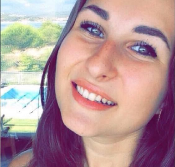  撞倒|气愤！爱犬被撞找司机理论，女子反遭对方撞倒拖行800米惨死路边