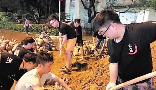  读作|把“黄家驹”读作黄家狗，一句“玩笑话”，毁了他的当红前程