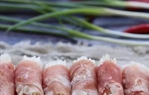  无比|金针菇牛肉卷的家常做法，酸辣无敌超级下饭，巨香无比好吃到舔盘