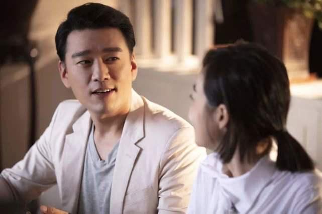  大葱|王耀庆吃大葱朝王鹤棣哈气，风格越来越虞书欣，演技没退步吧？