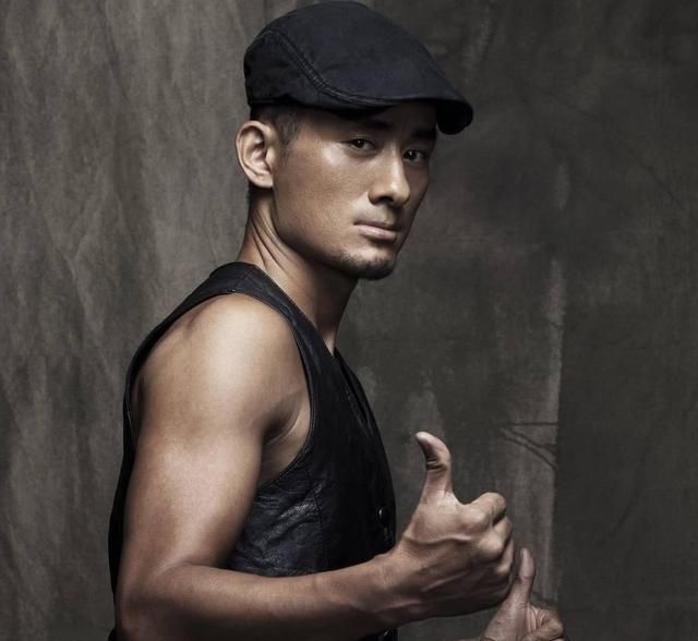  走红|51岁阿宝变黑了，留了羊角胡差点认不出，上《星光大道》走红12年